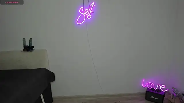 Snapshot of Bitch_Coin chatting on 10/24/25, 04:28 Bitch Coin online show from 10/24/25, 04:28