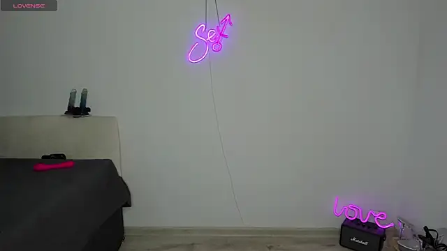 Snapshot of Bitch_Coin chatting on 10/15/25, 08:55 Bitch Coin online show from 10/15/25, 08:55