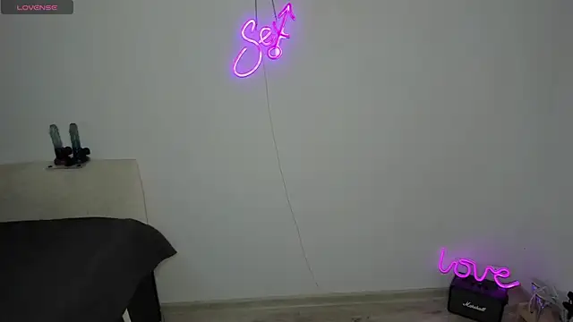 Snapshot of Bitch_Coin chatting on 10/25/25, 01:45 Bitch Coin online show from 10/25/25, 01:45