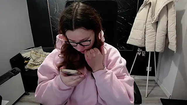 littleviki7 online show from 02/03/26, 07:13