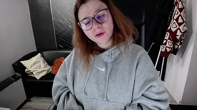 Snapshot of littleviki7 chatting on 12/05/25, 09:52 littleviki7 online show from 12/05/25, 09:52