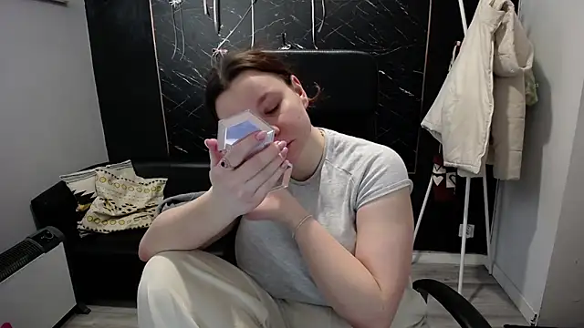 littleviki7 online show from 02/02/26, 07:18