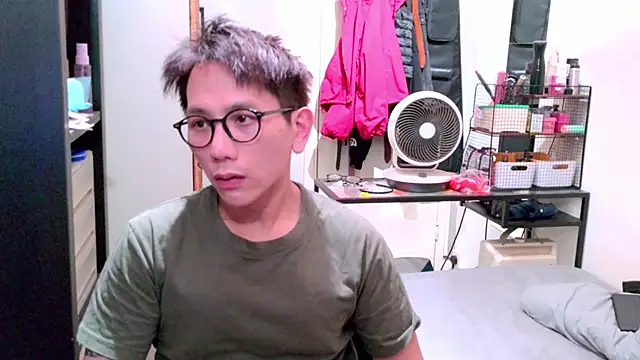 UndreamtM online show from 02/25/26, 04:29