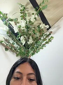 emmyjhonson07 online show from 12/05/25, 02:15