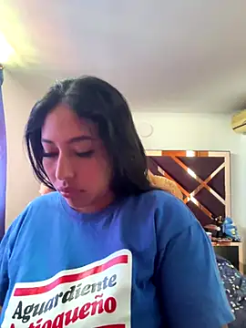 emmyjhonson07 online show from 10/31/25, 02:13