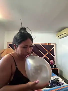 emmyjhonson07 online show from 10/05/25, 04:31