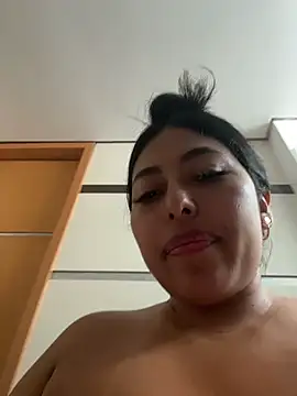 emmyjhonson07 online show from 11/22/25, 03:44