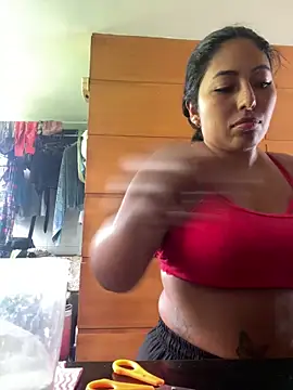 emmyjhonson07 online show from 11/12/25, 03:27