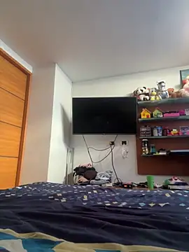 emmyjhonson07 online show from 10/28/25, 01:32