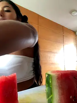 emmyjhonson07 online show from 11/05/25, 01:36