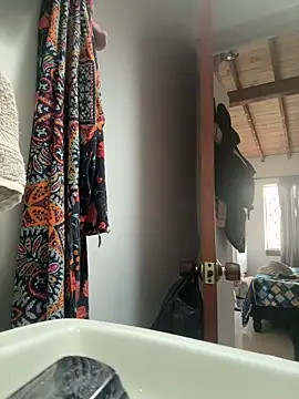 emmyjhonson07 online show from 04/06/26, 12:39