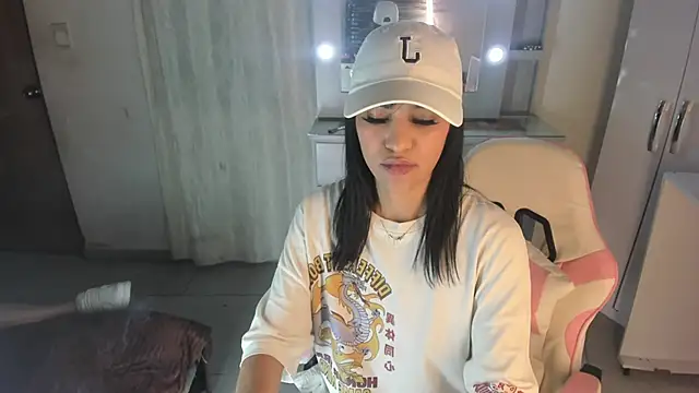 Snapshot of Elettra_bennet chatting on 01/10/26, 01:34 Elettra bennet online show from 01/10/26, 01:34