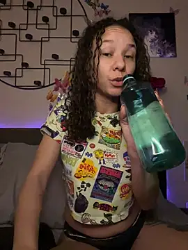 Snapshot of _Neeka_ chatting on 01/02/25, 11:31 Neeka online show from 01/02/25, 11:31