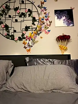 Snapshot of _Neeka_ chatting on 10/22/25, 01:54 Neeka online show from 10/22/25, 01:54