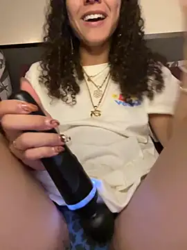 Snapshot of _Neeka_ chatting on 11/02/25, 05:34 Neeka online show from 11/02/25, 05:34