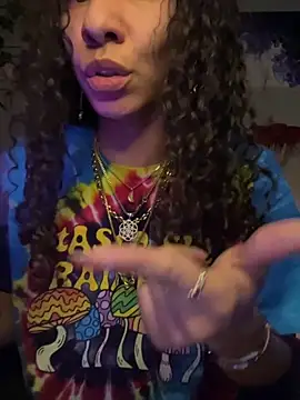 Snapshot of _Neeka_ chatting on 11/17/25, 03:54 Neeka online show from 11/17/25, 03:54