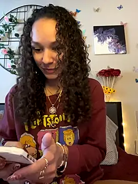 Snapshot of _Neeka_ chatting on 10/28/25, 03:11 Neeka online show from 10/28/25, 03:11