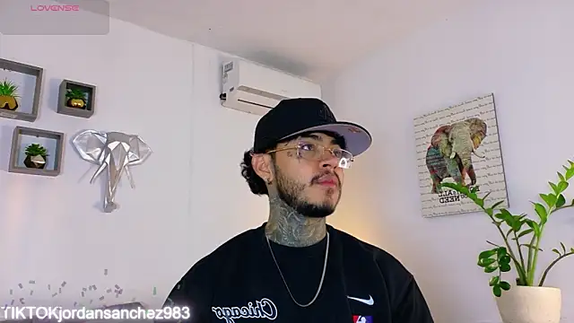 JordanSmiith  online show from 02/04/26, 09:21