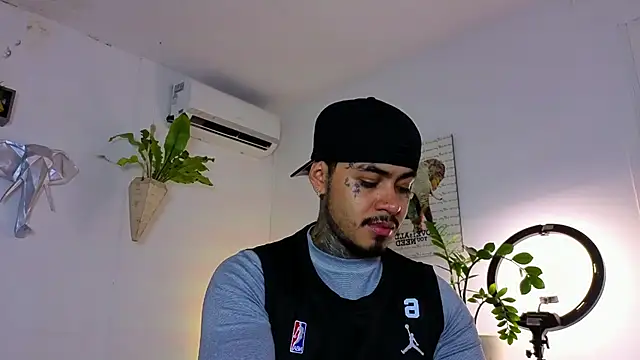 JordanSmiith  online show from 11/19/25, 09:04