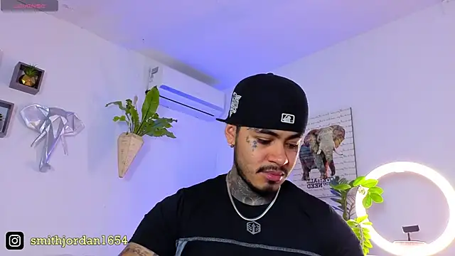 Snapshot of JordanSmiith_ chatting on 10/13/25, 08:32 JordanSmiith online show from 10/13/25, 08:32
