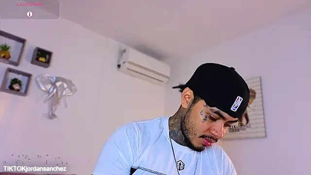 JordanSmiith  online show from 01/11/26, 04:25