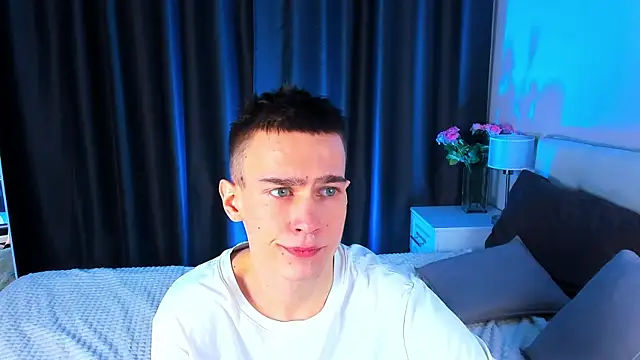 Snapshot of Kevin_Kesi chatting on 02/04/25, 03:36 Kevin Kesi online show from 02/04/25, 03:36