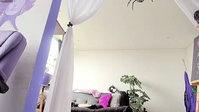 Snapshot of witchviolet chatting on 10/16/25, 04:37 witchviolet online show from 10/16/25, 04:37