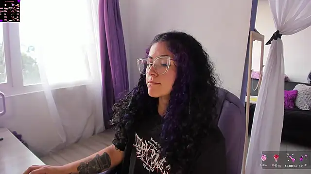 Snapshot of witchviolet chatting on 09/29/25, 09:09 witchviolet online show from 09/29/25, 09:09