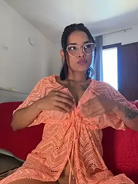 Snapshot of maykka chatting on 05/11/26, 01:12 maykka online show from 05/11/26, 01:12