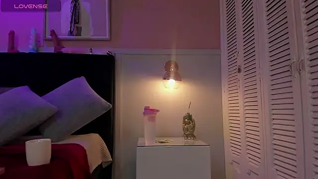 chloe watson  online show from 10/04/25, 07:37