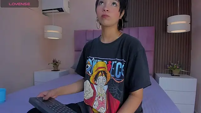 chloe watson  online show from 12/05/25, 01:32