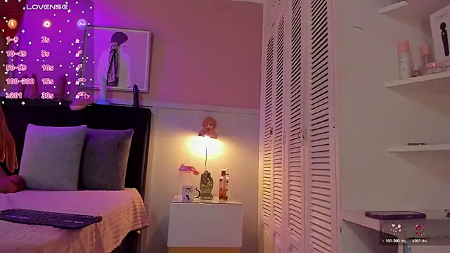 chloe watson  online show from 10/24/25, 07:57