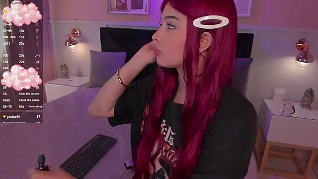 chloe watson  online show from 04/15/26, 07:58