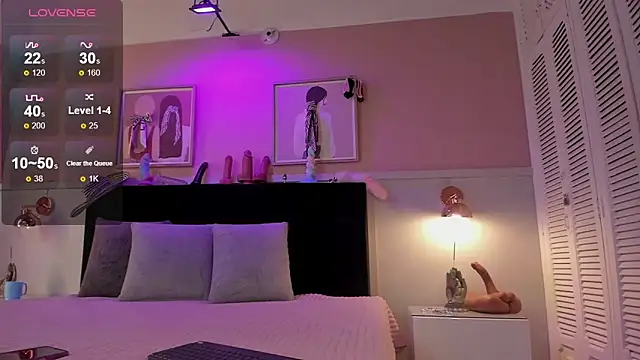 chloe watson  online show from 09/12/25, 07:35