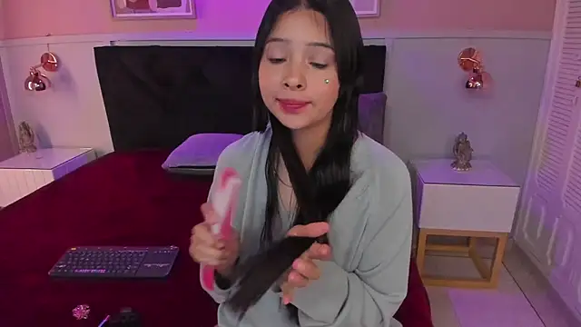 chloe watson  online show from 11/08/25, 08:23