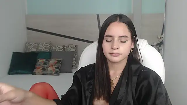 Snapshot of heidy_hoiss chatting on 02/08/25, 11:24 heidy hoiss online show from 02/08/25, 11:24