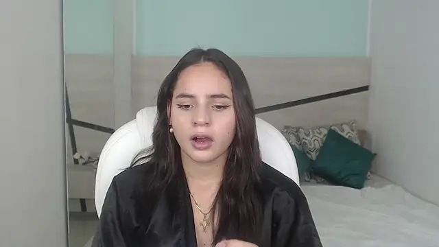 Snapshot of heidy_hoiss chatting on 12/21/24, 11:34 heidy hoiss online show from 12/21/24, 11:34