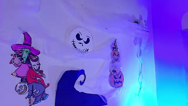 eva daemon online show from 10/31/25, 11:40