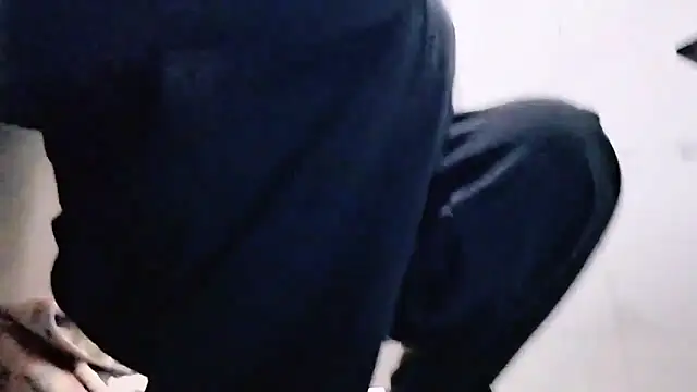 Snapshot of Fannywell chatting on 12/17/25, 06:51 Fannywell online show from 12/17/25, 06:51