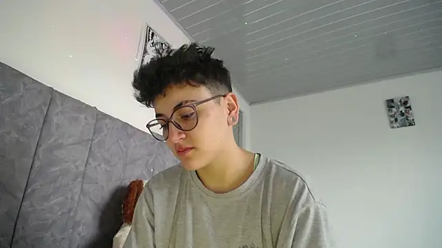 linda 33 online show from 03/26/26, 04:38