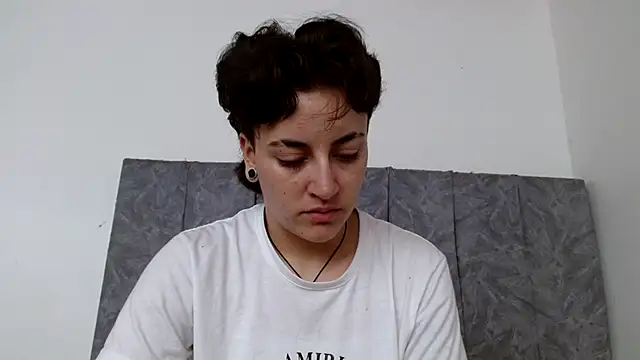 linda 33 online show from 11/12/25, 01:15