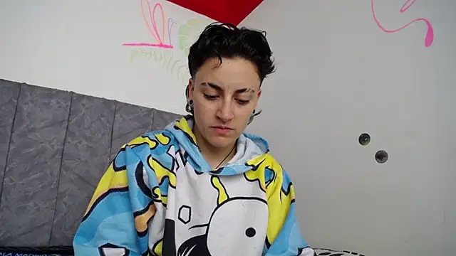 linda 33 online show from 12/01/25, 07:04