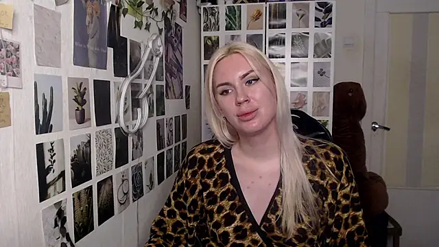 Snapshot of CapriScorpion chatting on 11/18/25, 03:15 CapriScorpion online show from 11/18/25, 03:15