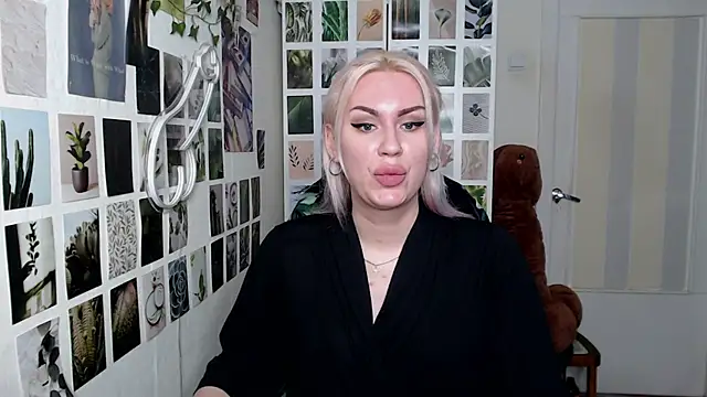 Snapshot of CapriScorpion chatting on 11/14/25, 10:30 CapriScorpion online show from 11/14/25, 10:30