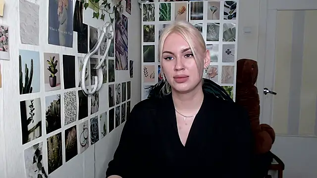 Snapshot of CapriScorpion chatting on 11/12/25, 01:37 CapriScorpion online show from 11/12/25, 01:37