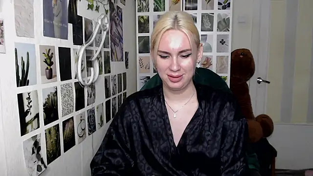 Snapshot of CapriScorpion chatting on 10/21/25, 03:00 CapriScorpion online show from 10/21/25, 03:00