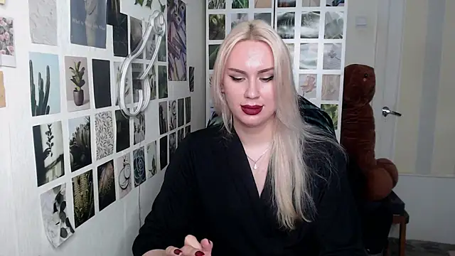 Snapshot of CapriScorpion chatting on 11/21/25, 11:09 CapriScorpion online show from 11/21/25, 11:09