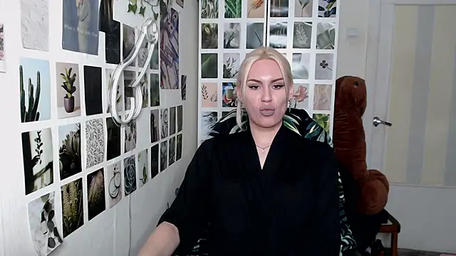 Snapshot of CapriScorpion chatting on 11/13/25, 11:47 CapriScorpion online show from 11/13/25, 11:47