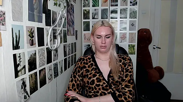 Snapshot of CapriScorpion chatting on 10/27/25, 01:01 CapriScorpion online show from 10/27/25, 01:01