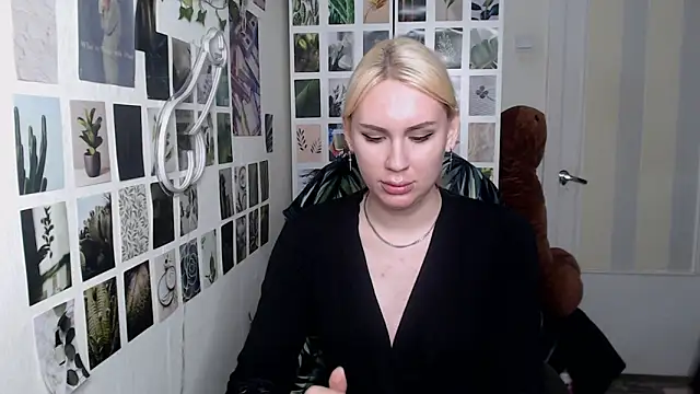 Snapshot of CapriScorpion chatting on 11/29/25, 12:27 CapriScorpion online show from 11/29/25, 12:27